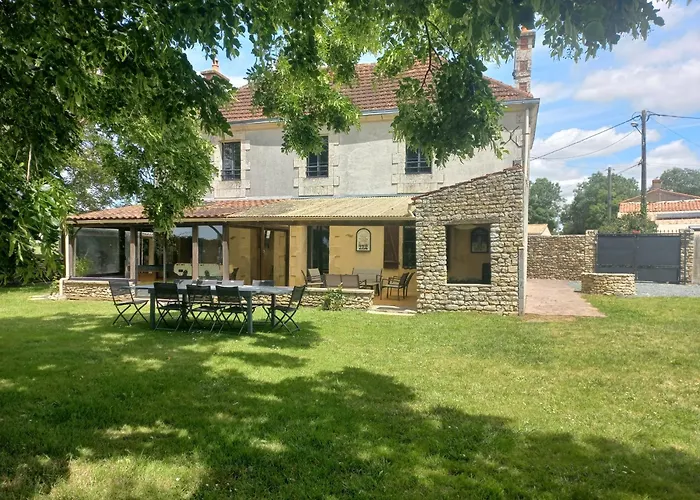 Holiday home Maison En Vendee Avec Piscine